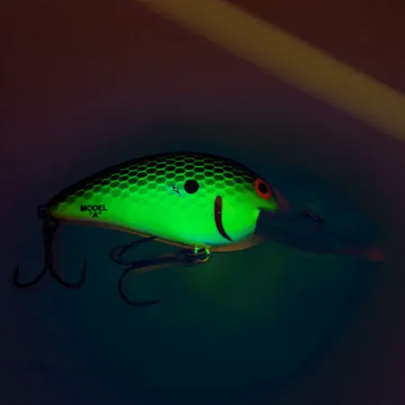 Bomber B04A UV Crankbait, Panal Chartreuse, 8g, UV-reactivo, #11853