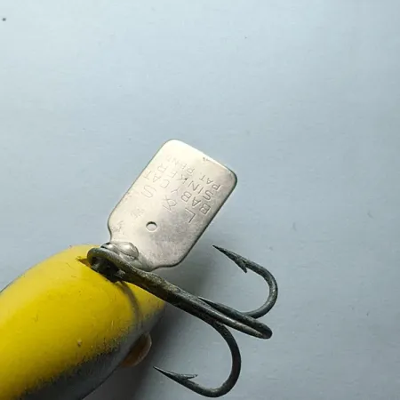 L&S Mirrolure Baby Cat Sinker, 14g, Negro/Amarillo, Señuelo Articulado Hundido #20627