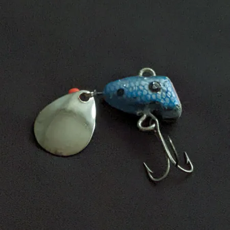 Chas M Six Tackle Little Suzy, 21g Blue Scale, Tail spinner #21917