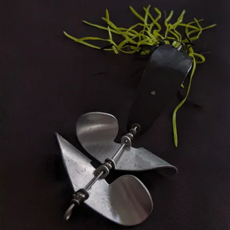 Strike King Timber King, 14g Negro/Amarillo, Cuchara Buzz Antialgas #23269