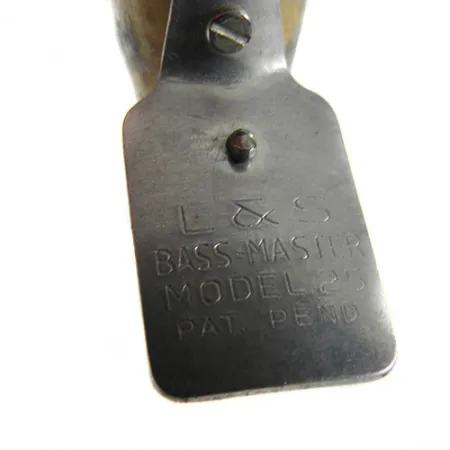 MirrOlure Bass-master model 25 Articulado, Natural, 8g, Babero, #0390