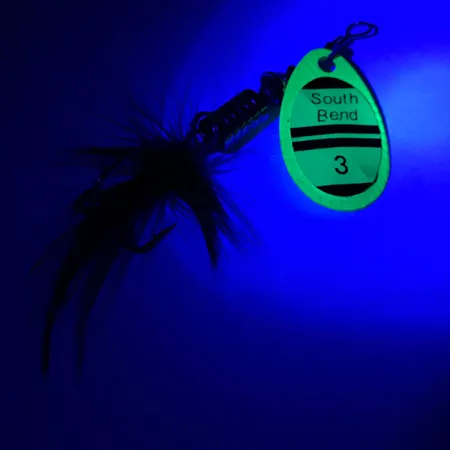 South Bend 3 UV Cucharilla, Verde UV, 7g, Triple con Plumas, #4186